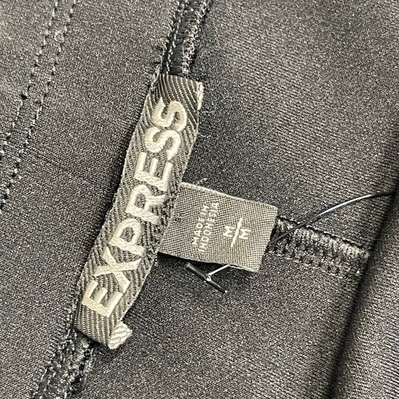 Express Scalloped Scallop Hem black Shorts Size Medium nwt - Picture 8 of 12